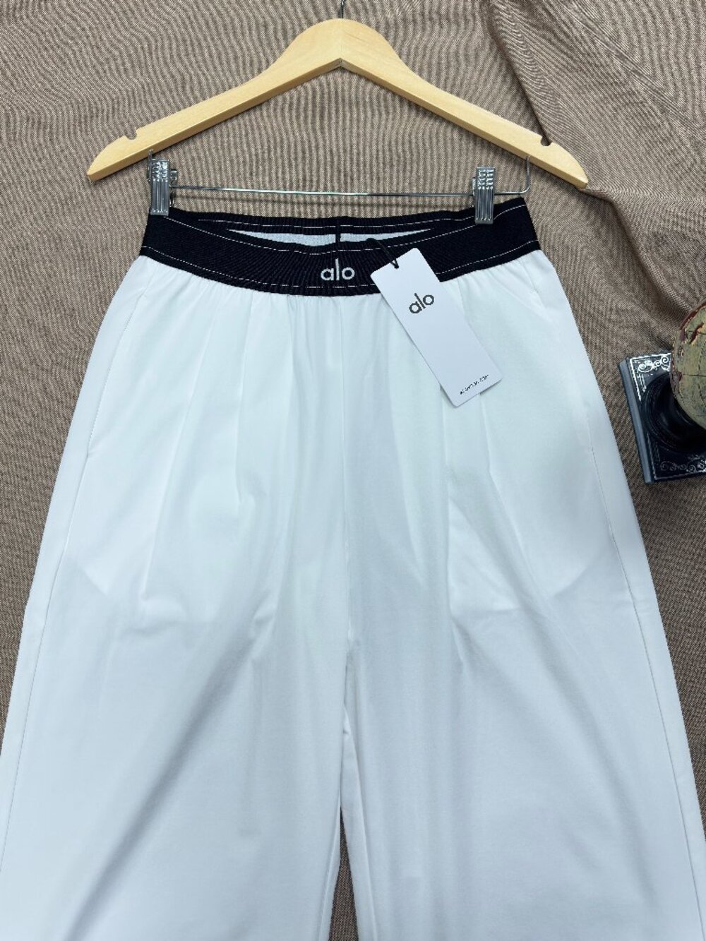 NWT🏇Women's ALO Yoga White Suit Up Trouser Clean Girl Pants 🤍 - Picture 2 of 8